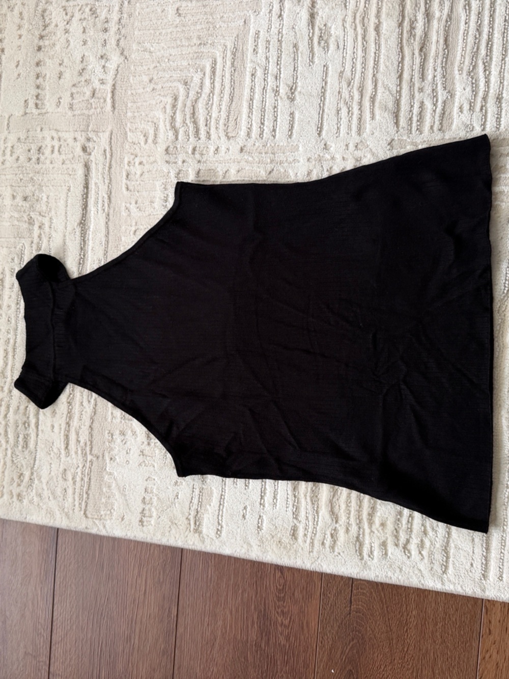 Guess High-Neck Ribbed Tank - Picture 4 of 7